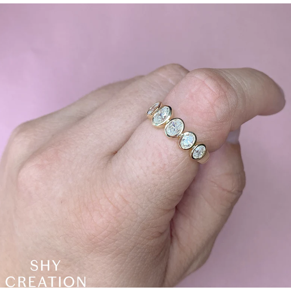 SHY CREATION INC 14ky 1.54 Diamond Oval Bezel Ring