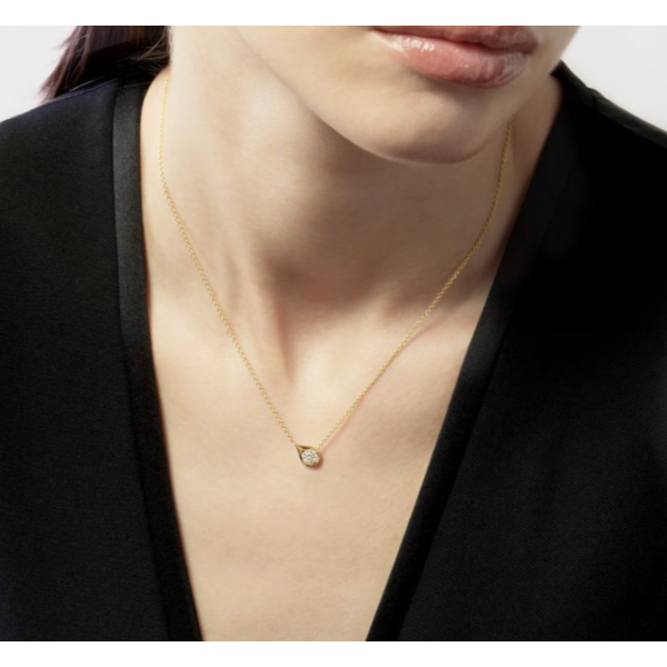 HEARTS ON FIRE LLC 18kt yellow gold Lu .30 Diamond Pendant