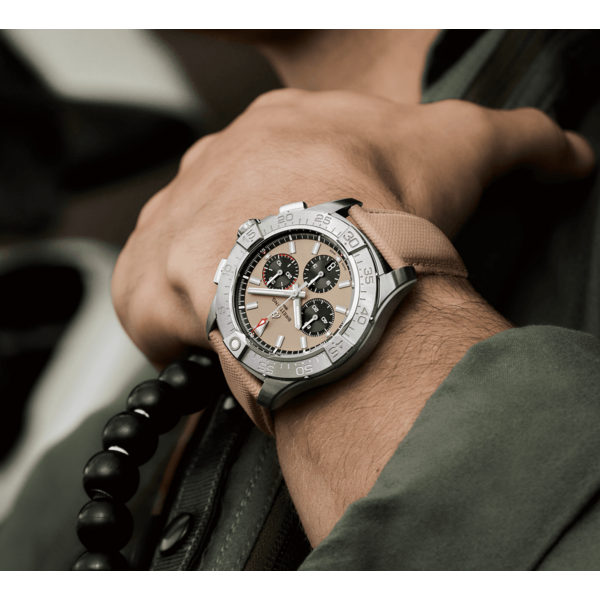 BREITLING Avenger B01 Chrono 44