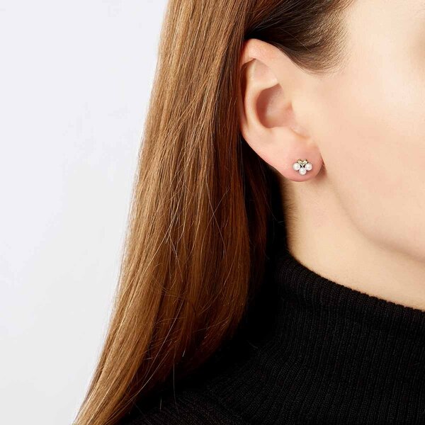 YOKO Sleek 18K Gold Pearl and Diamond V Stud Earrings