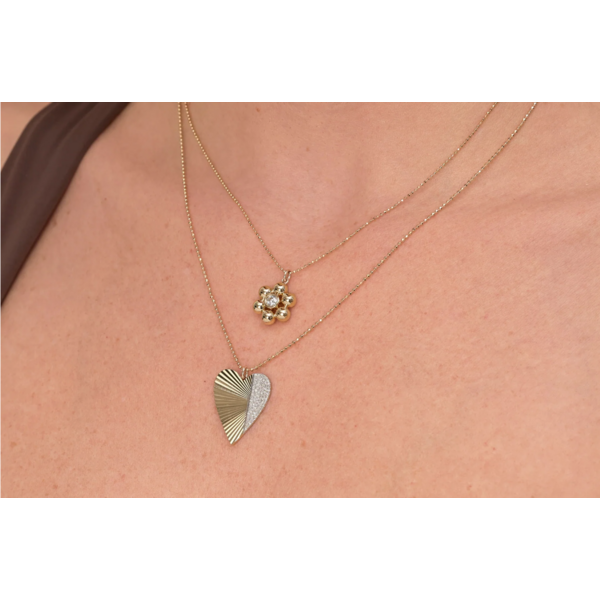 SHY CREATION INC SC55028711 - 14ky .19 Dia Bezel Flower Neck