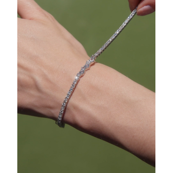 MRK Classic Sapphire Tennis Bracelet with White Sapphires and Tsavorite In Sterling Silver