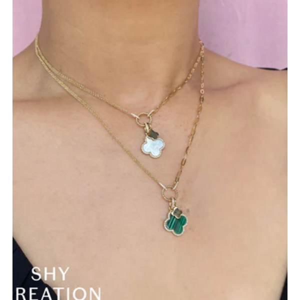 SHY CREATION INC SC55023485V2- 14ky .17 Dia 1.36 MOP Clover Paper Clip Necklace