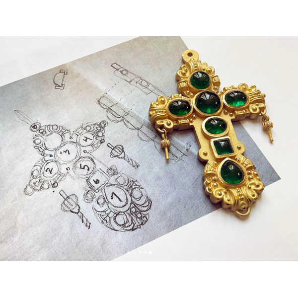 18kt Tucker Cross
