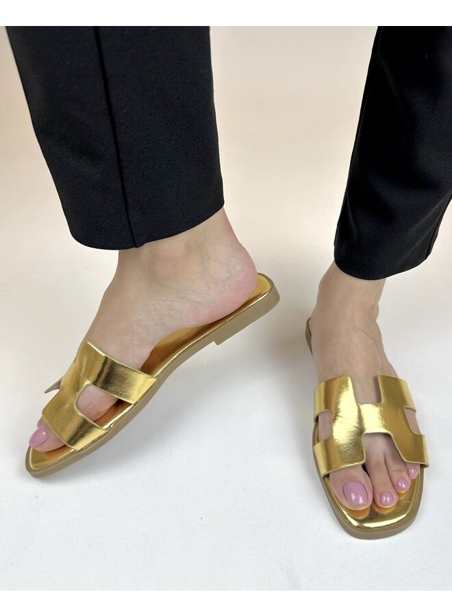 Bestia-1A Flat Sandals - Gold