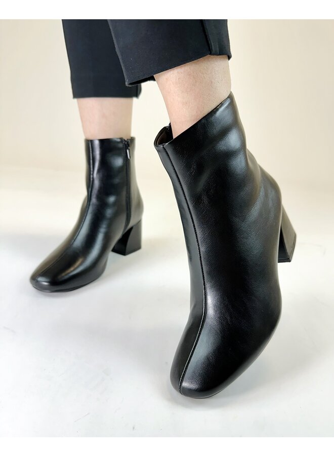 Ultra Casual Bootie - Black Pu