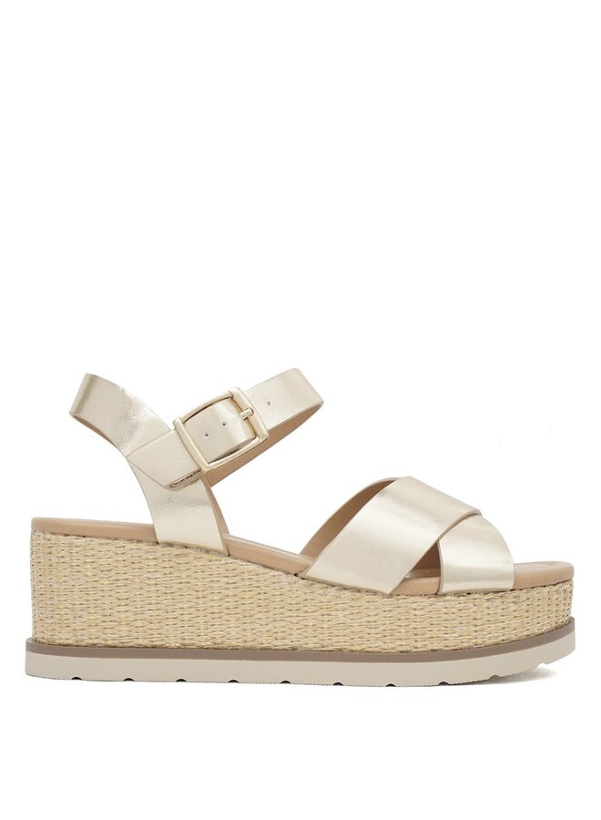 Clever Platform Sandals - Gold