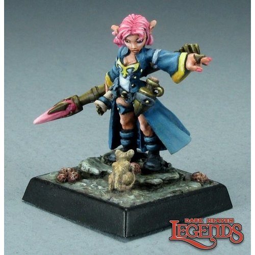 Reaper Miniatures DARK HEAVEN LEGENDS: CASSIE, FEMALE GNOME WIZARD Reaper Miniatures DARK HEAVEN LEGENDS: CASSIE, FEMALE GNOME WIZARD