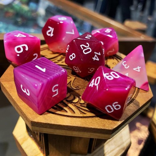 Norse Foundry DICE SET 7 GEM AGATE PINK Norse Foundry DICE SET 7 GEM AGATE PINK