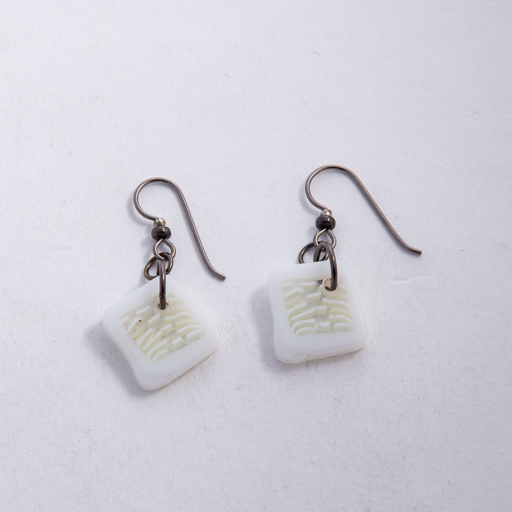 Gorilla Glass Gorilla Glass White "Cells" Traditional earring