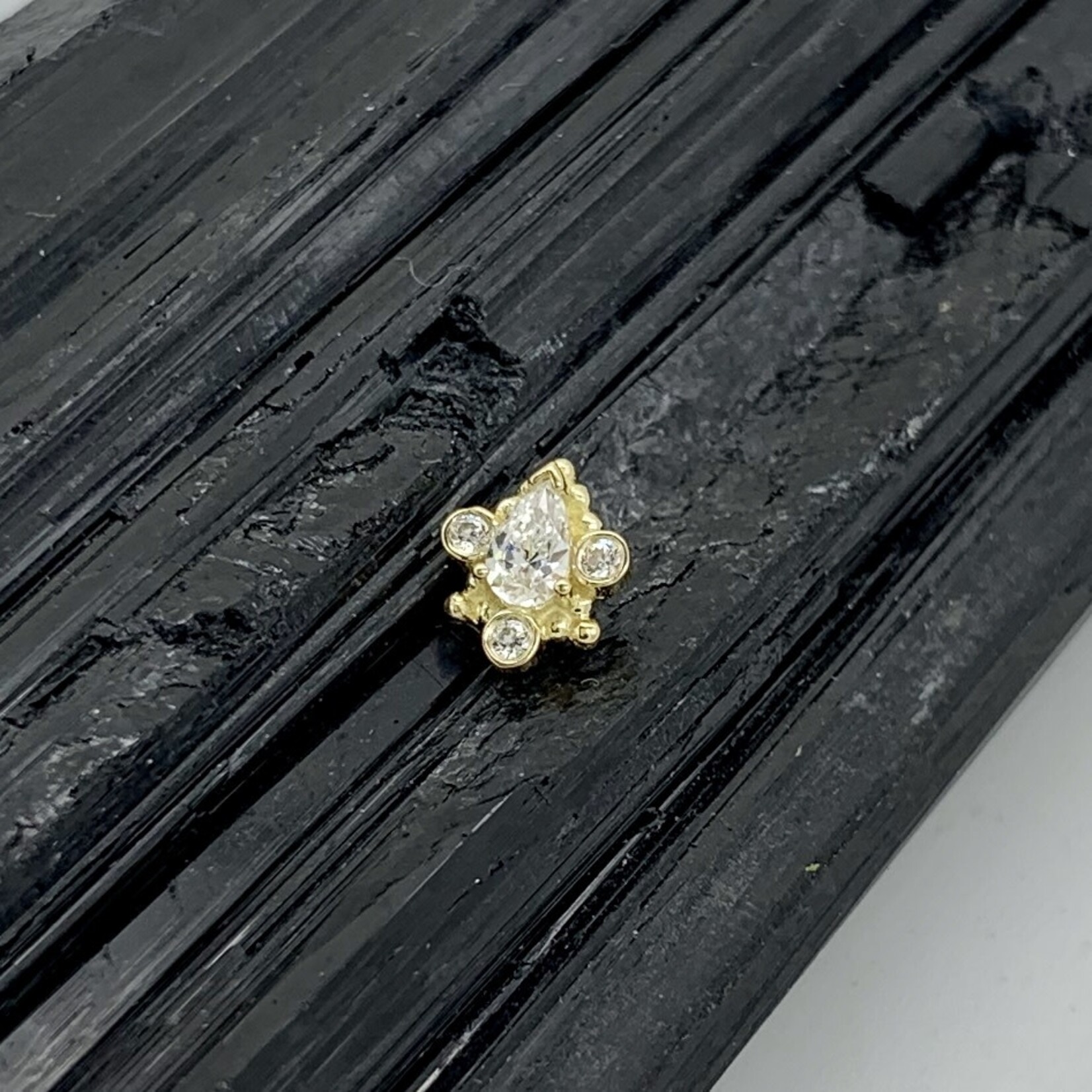 BVLA BVLA "Pear Helana" threaded end with 4x2.5 CZ and 3x 1.25 CZ accents