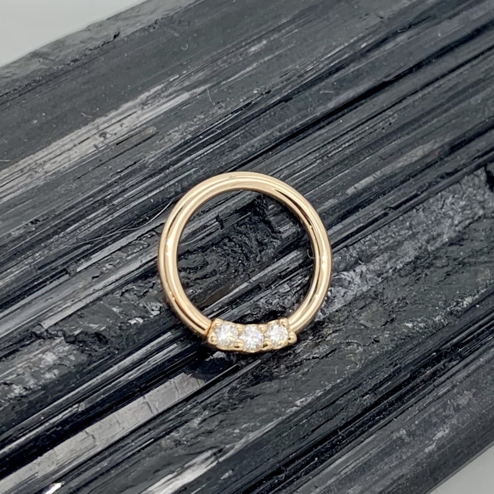 BVLA BVLA 16g "Blaze 3" seam ring with 3x 1.5 VS1 diamonds