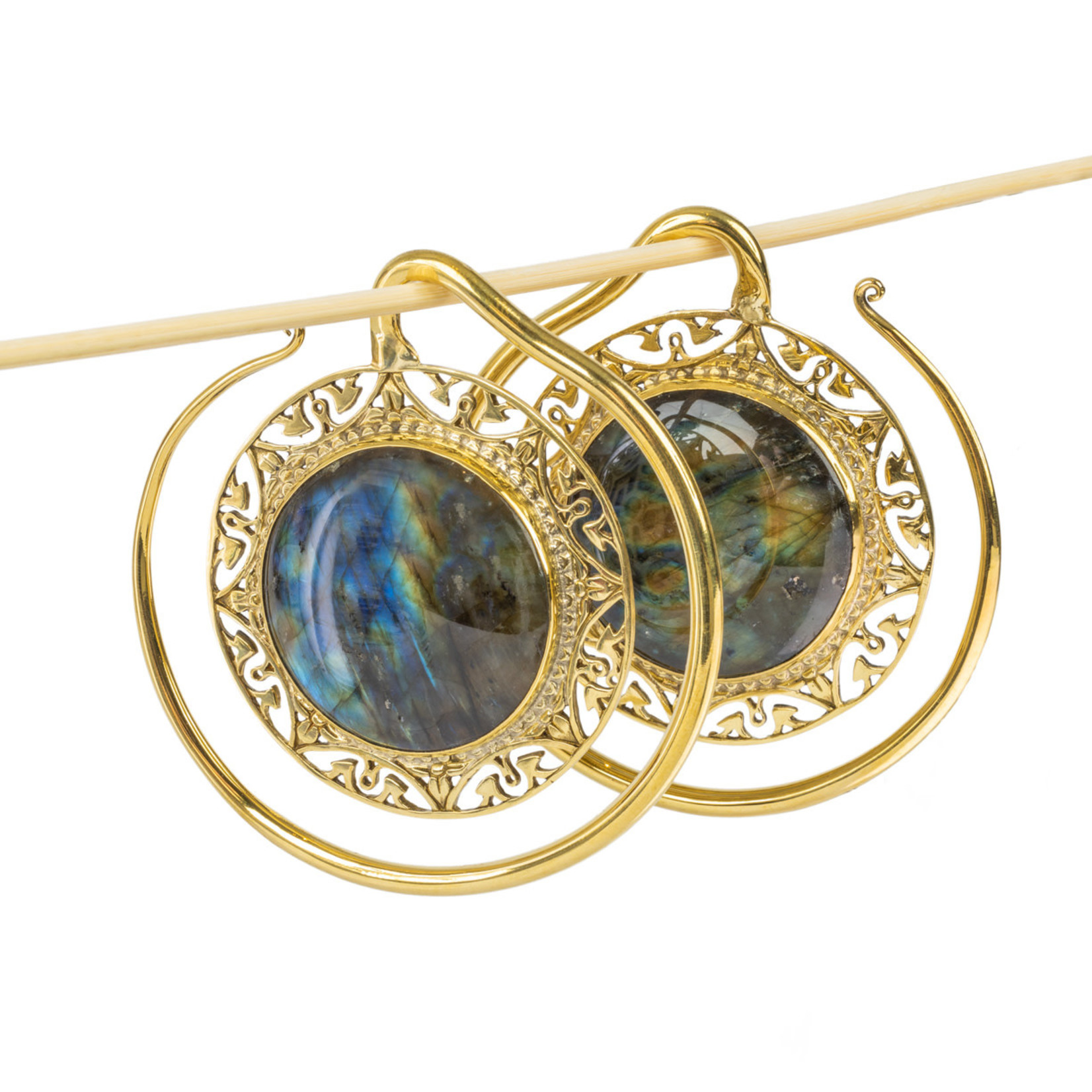 Diablo Organics Diablo Organics brass "Puju" hoops with 40mm labradorite