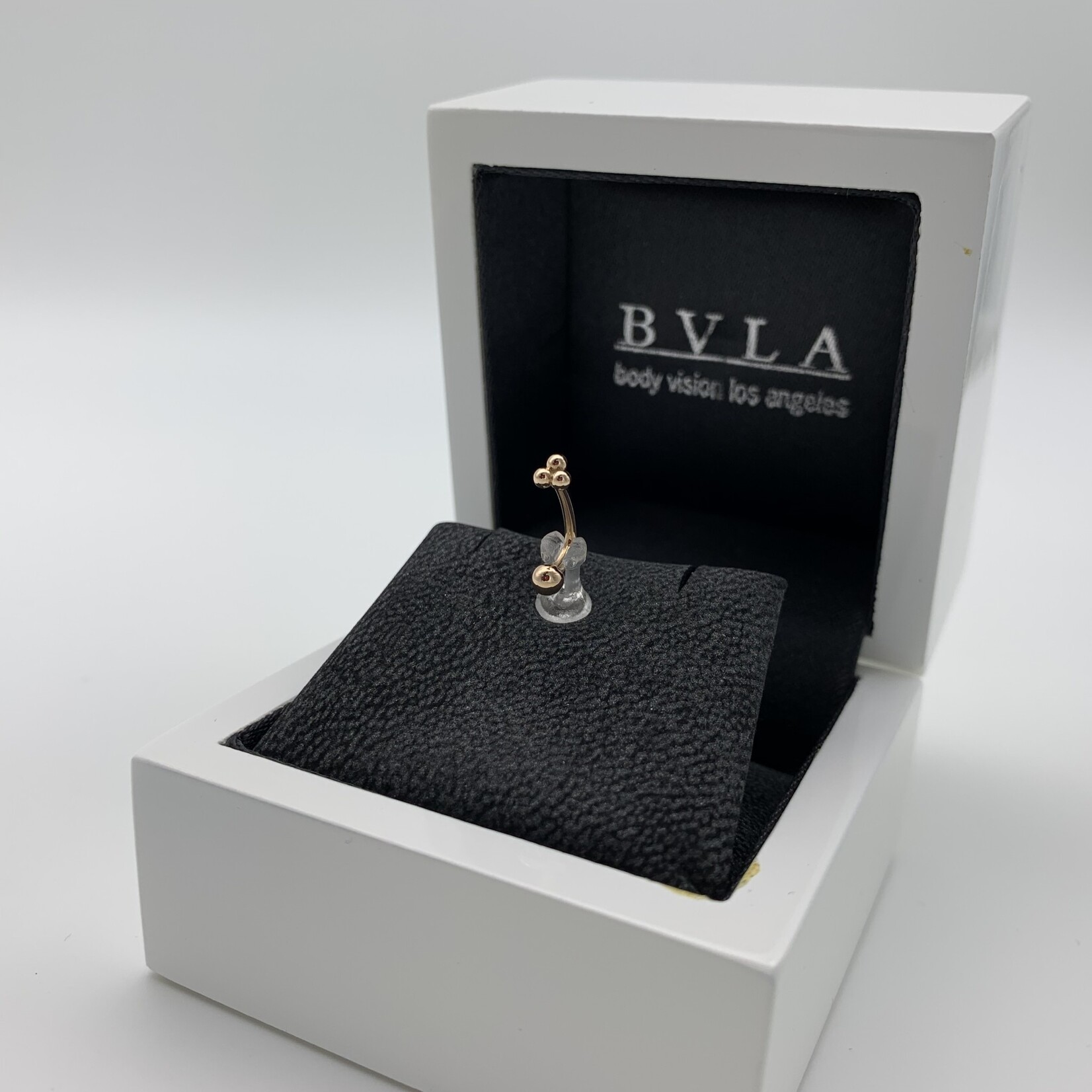 BVLA BVLA 16g J-Curve with 2.0 Tri-bead cluster. Available in multiple lengths in yellow, rose, and white gold