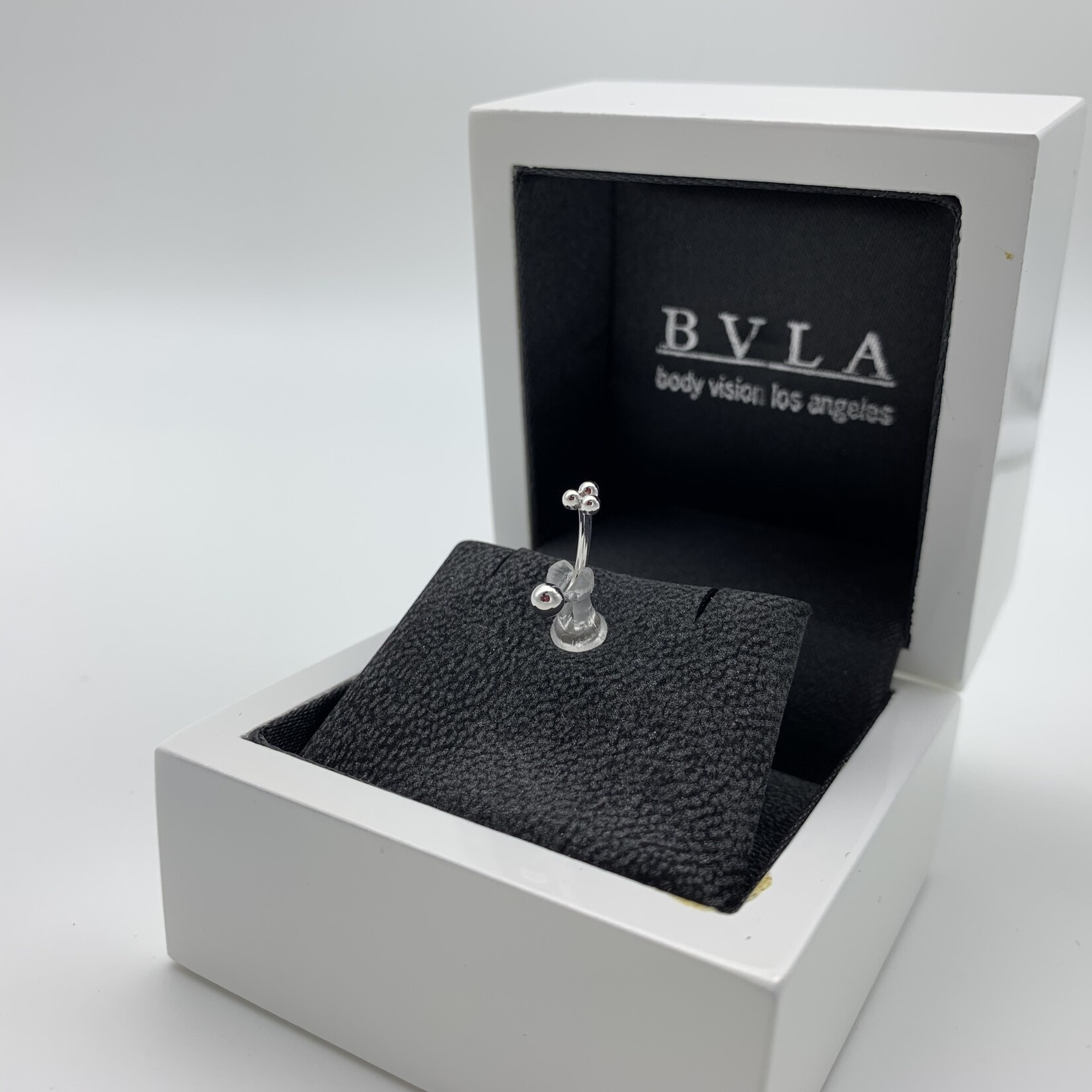 BVLA BVLA 16g J-Curve with 2.0 Tri-bead cluster. Available in multiple lengths in yellow, rose, and white gold