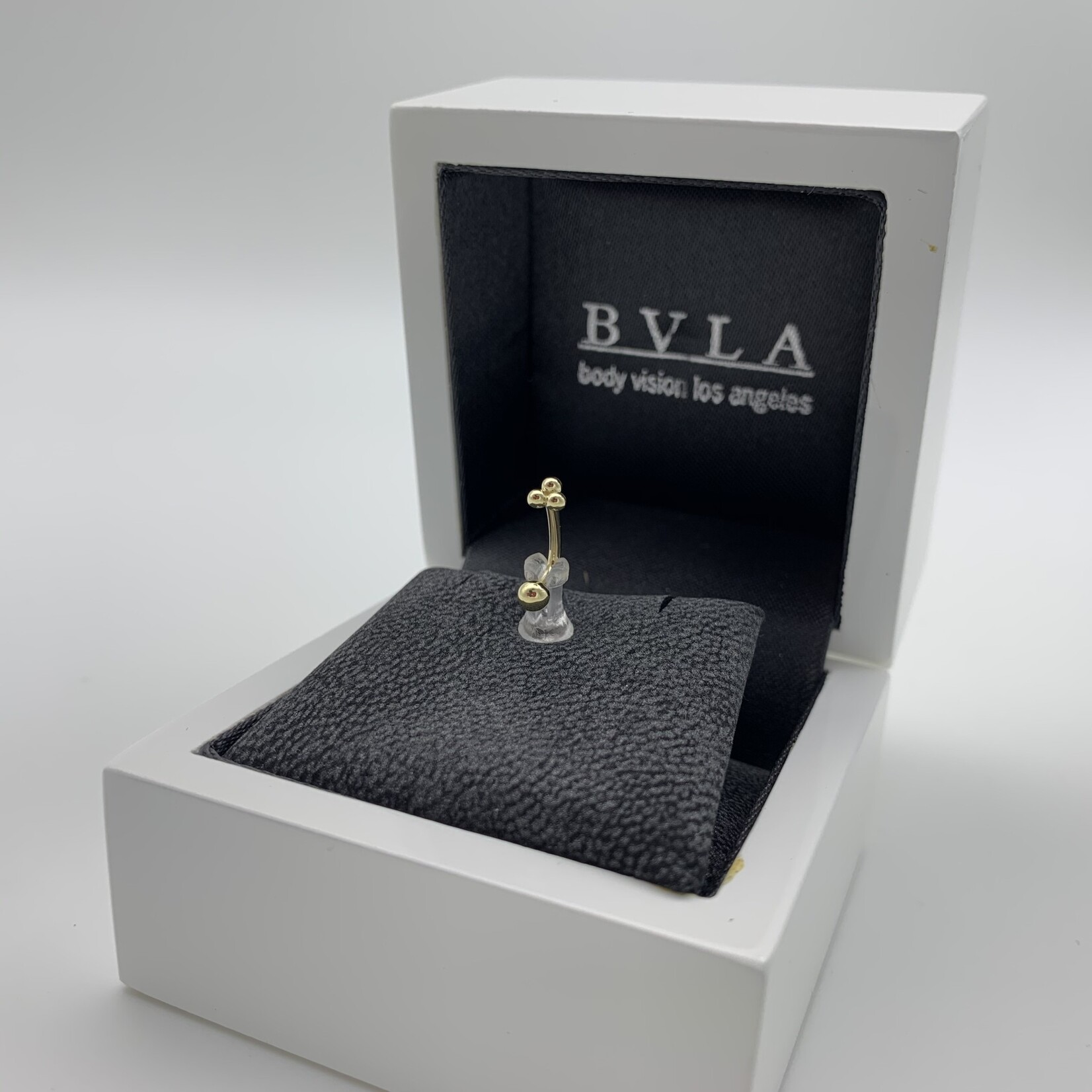 BVLA BVLA 16g J-Curve with 2.0 Tri-bead cluster. Available in multiple lengths in yellow, rose, and white gold
