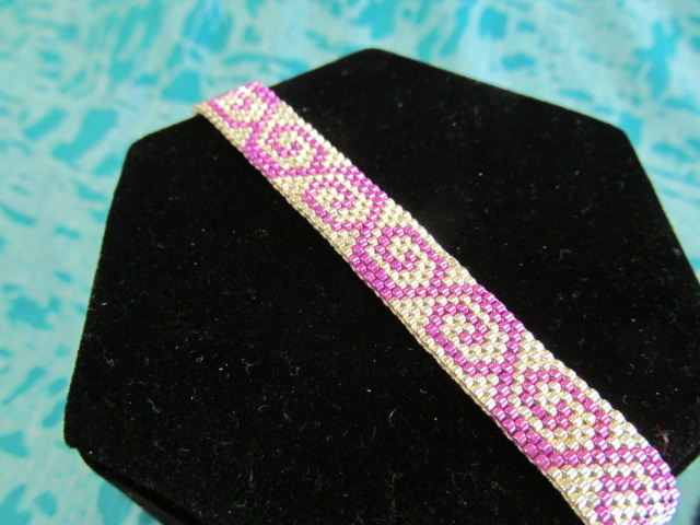 Classes 09/26 1-4pm Cleopatra Sparkle Bracelet Instruction - Linda Fabbro Classes 09/26 1-4pm Cleopatra Sparkle Bracelet Instruction - Linda Fabbro