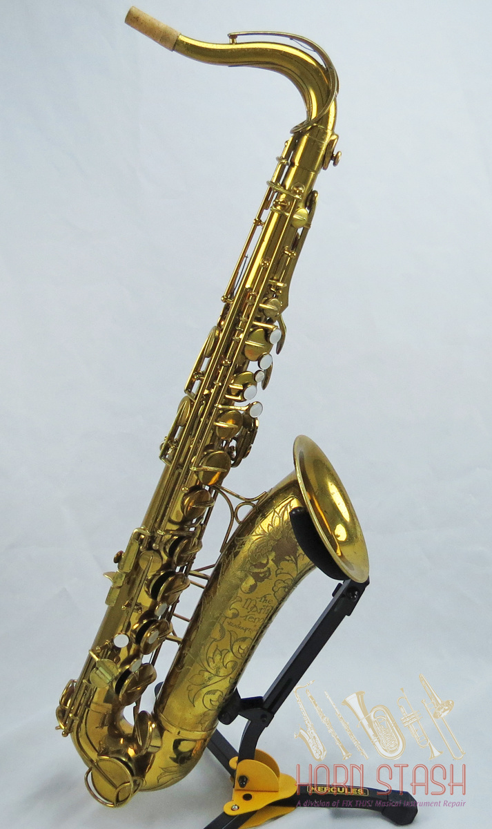 https://cdn.shoplightspeed.com/shops/632400/files/52123768/martin-used-martin-committee-iii-tenor-saxophone-2.jpg
