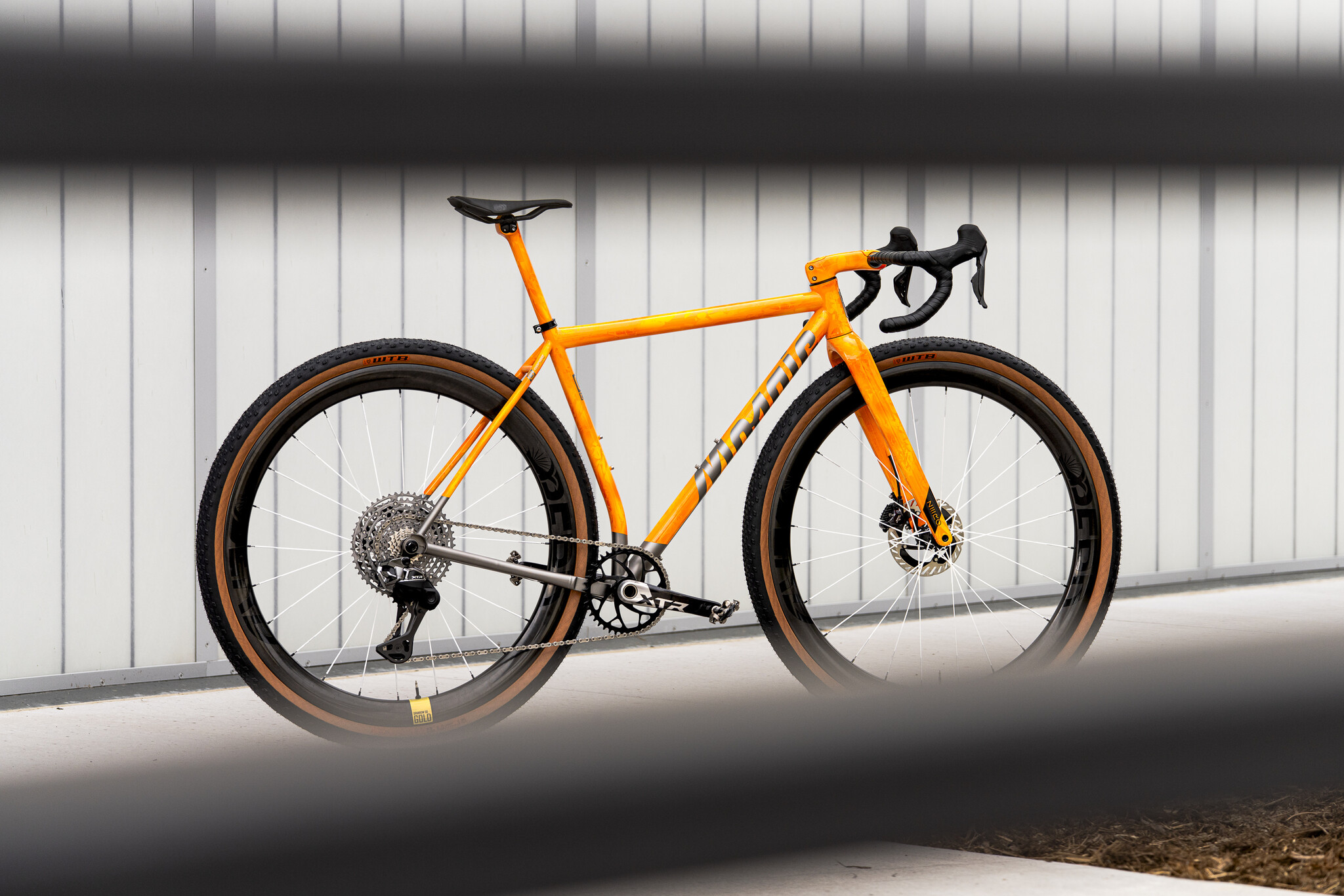 Mosaic GT i55 32 titanium gravel bike, full side profile