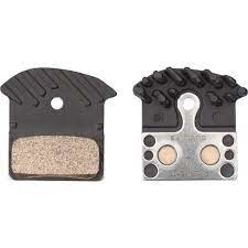 Shimano J04C Metal Disc Brake Pads with Fin - Fits XTR BR-M9020 Shimano J04C Metal Disc Brake Pads with Fin - Fits XTR BR-M9020