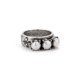 French Kande Triple Pearl Ring