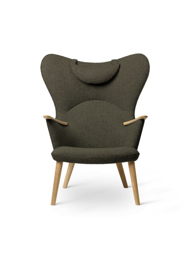 CH78 Mama Bear Lounge Chair Oak