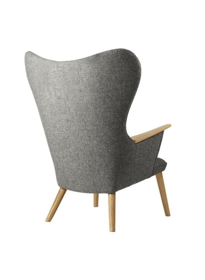 CH78 Mama Bear Lounge Chair Oak