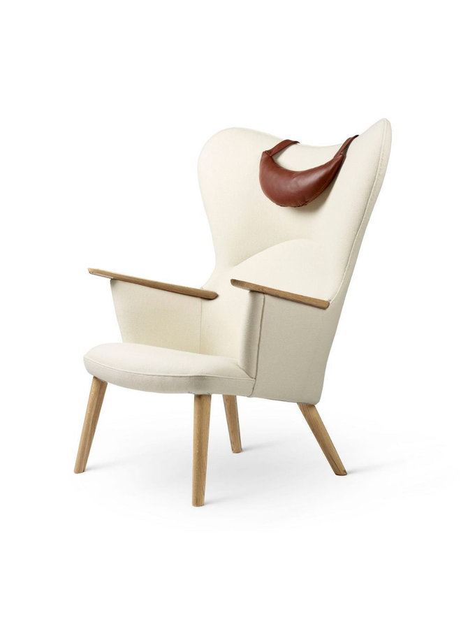 CH78 Mama Bear Lounge Chair Oak