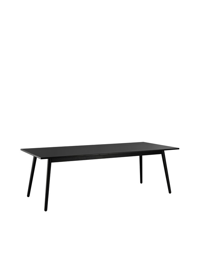 C35C - Dining table