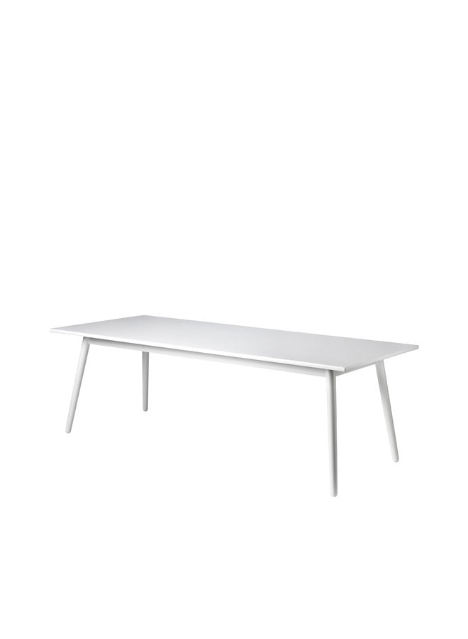 C35C - Dining table