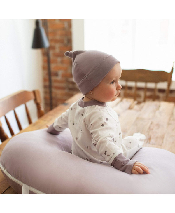 Baby sleeping on feeding pillow discount
