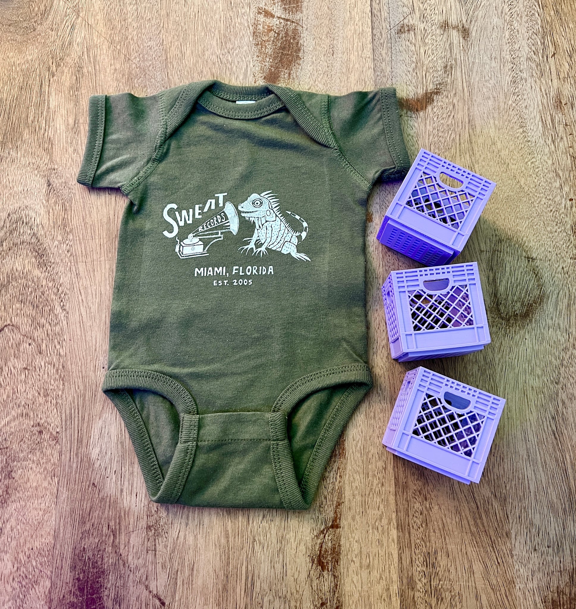 Shirt Sweat x Beatriz Monteavaro "Iguana" Olive Baby Onesie