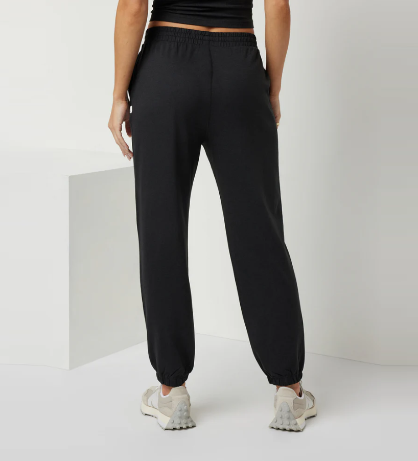 Vuori Women's Boyfriend Jogger - Black Heather