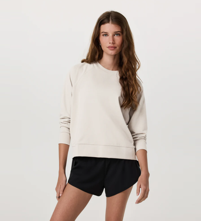Vuori Women's Long Sleeve Halo Crew - Ecru Heather