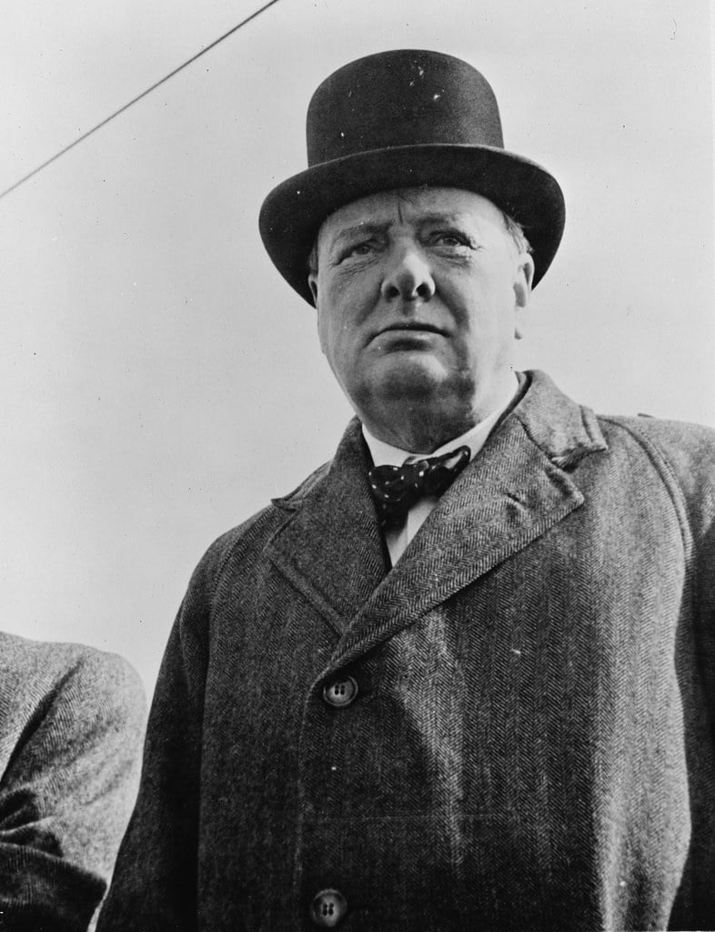 Photographie de Sir Winston Churchill portant un chapeau haut-de-forme