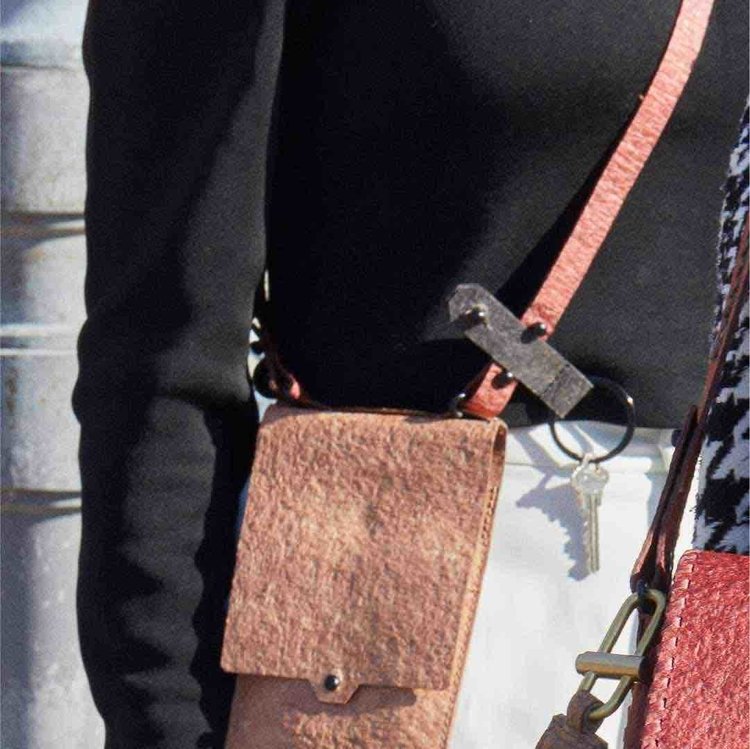 Aiyaayia Porte-clé Tsavo AIYAAIYA Cuir Végétal