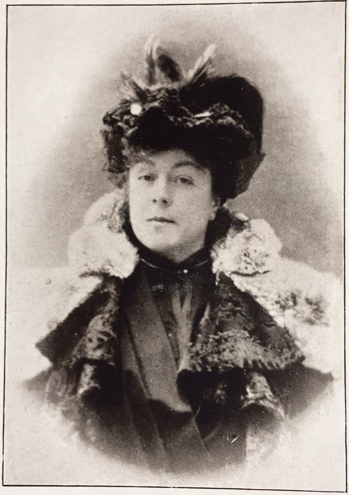 black and white portrait of Caroline Reboux wearing a beautiful hat