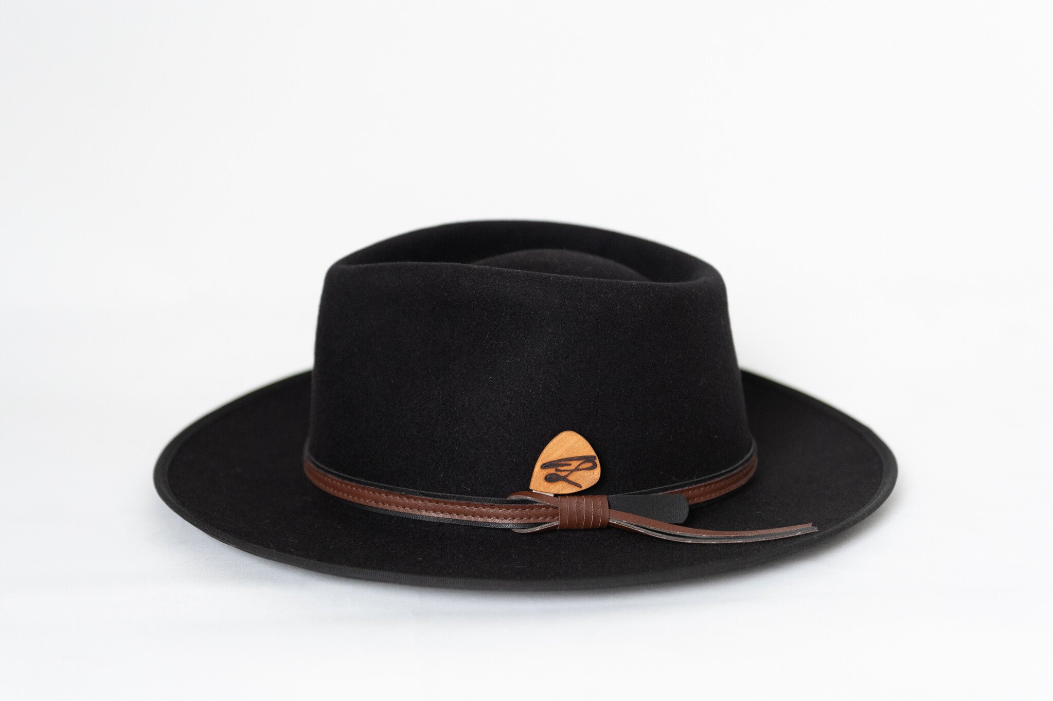 Chapeau fedora noir de guillaume Lafond