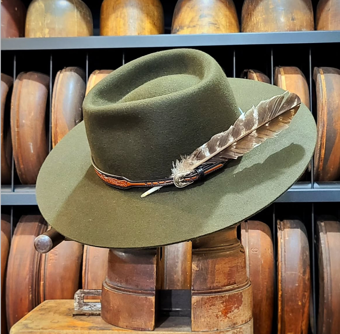 	Fedora bord plat flat brim vert custom sur mesure