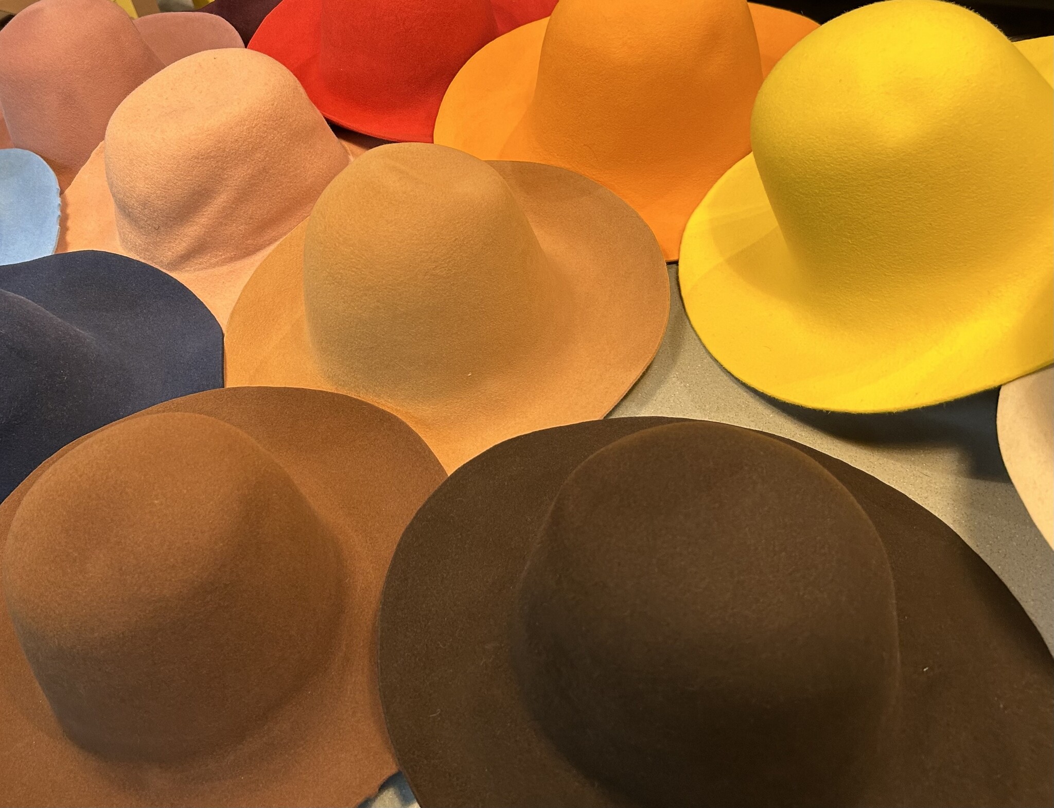 feutres couleurs custom sur mesure capeline.jpg