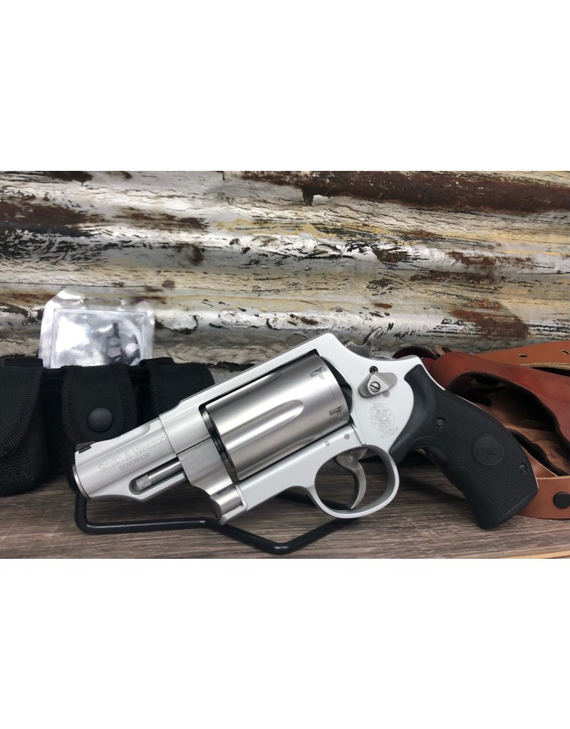 Smith & Wesson Pre-Owned Smith & Wesson Governor, Stainless, CT laser grip, holster, clips