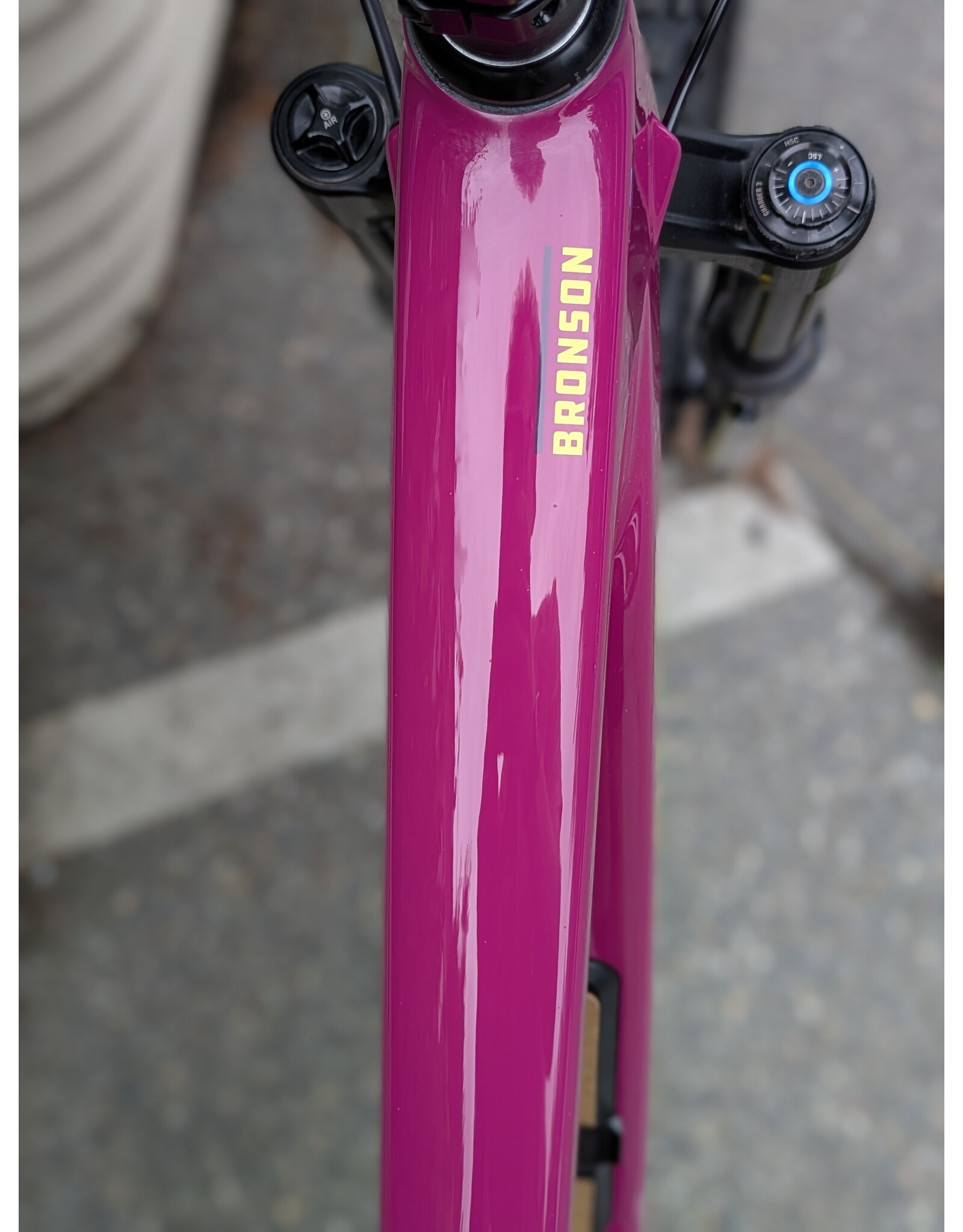 Santa Cruz Bronson 5 C Custom Kalimotxo Medium