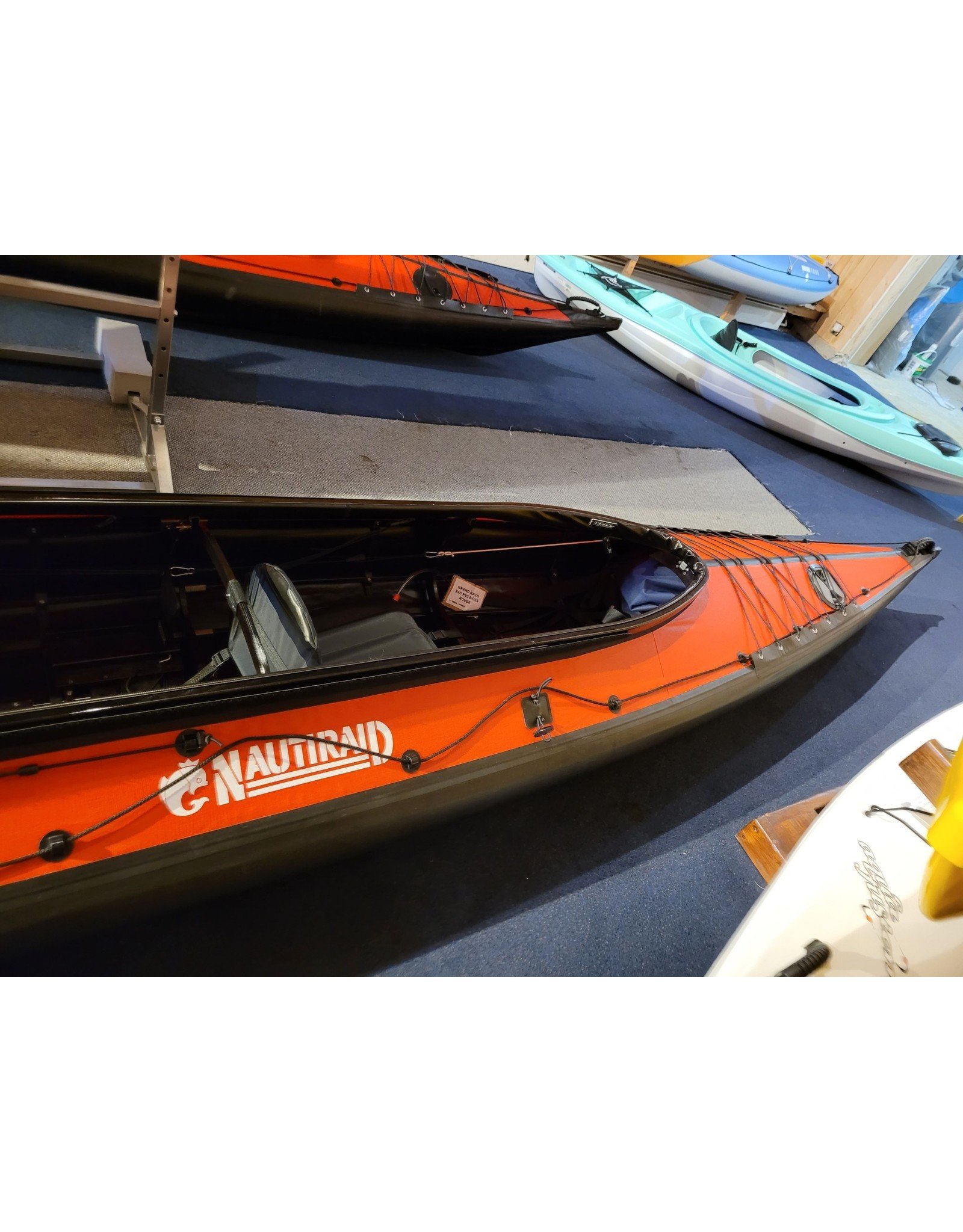 保管場所の都合で、格安にしました。NAUTIRAID ノーティレイカヤック 