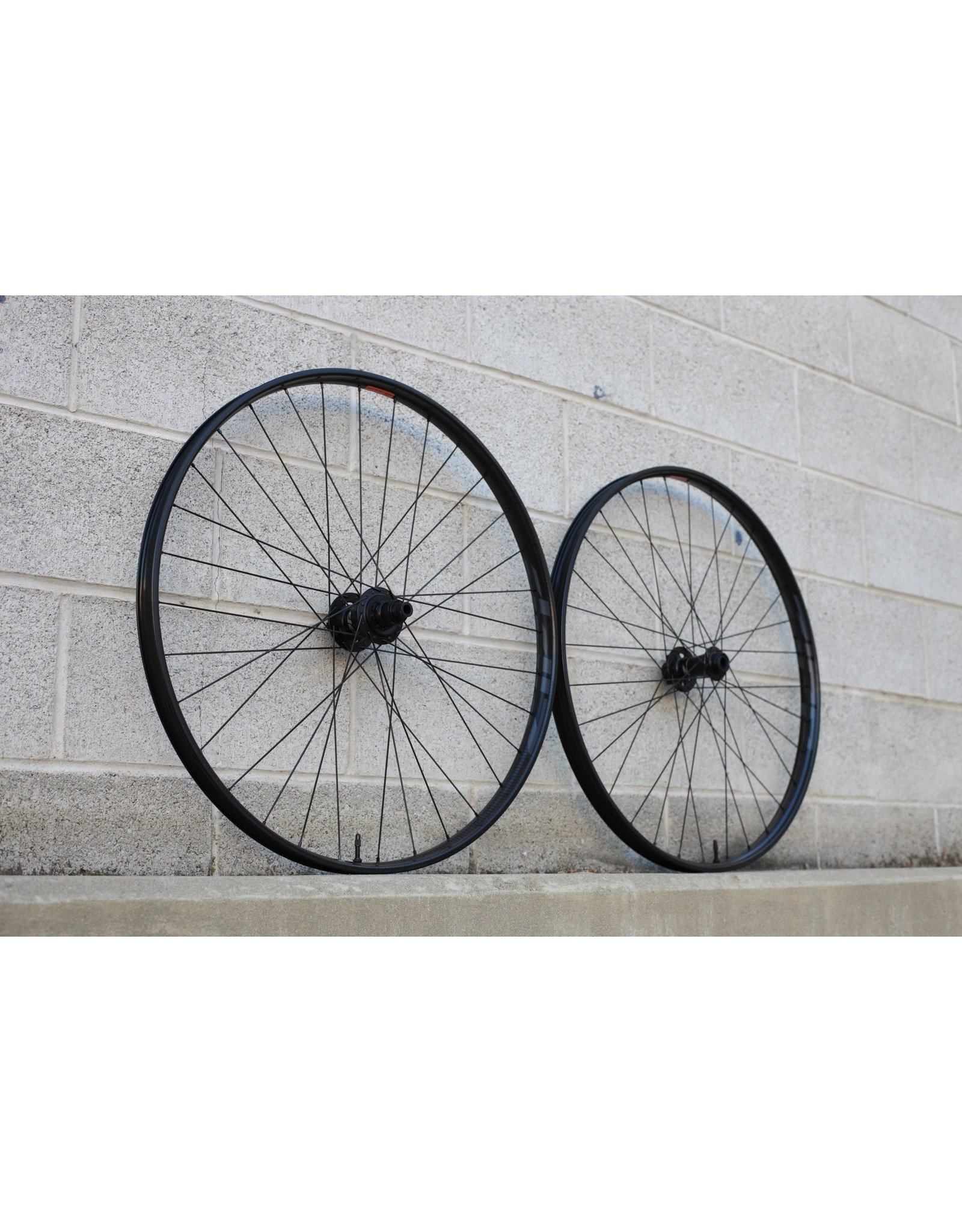 Zipp Zipp 3ZERO MOTO Wheelset - 29, Boost, 6-Bolt, XD, Slate/Stealth Decals