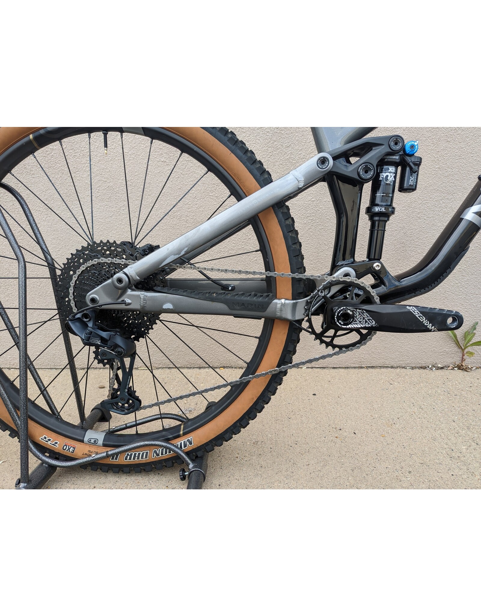 Marin Bikes USED/DEMO: 2022 Two Hoosiers Custom Marin Alpine Trail Carbon Size X-Large