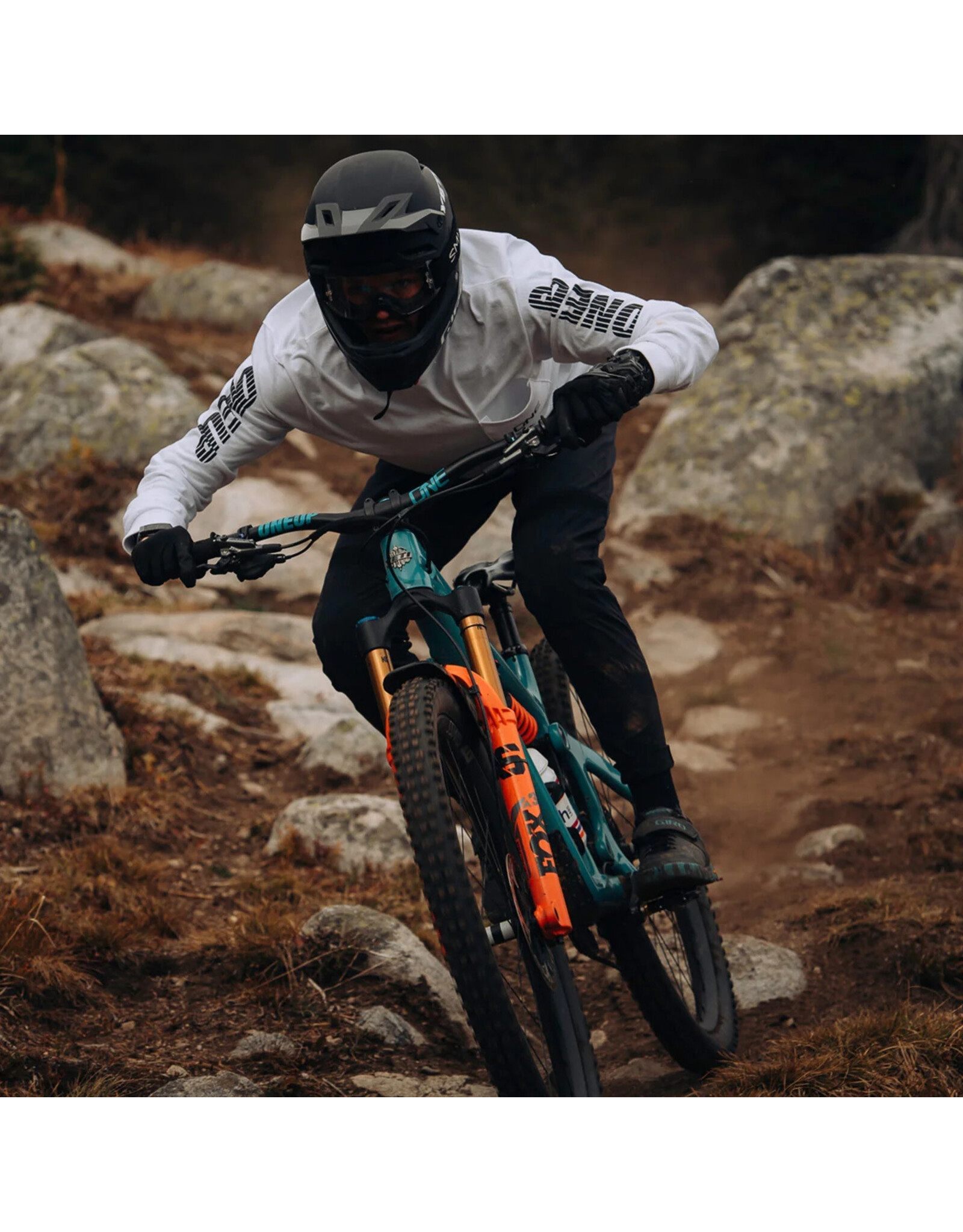 OneUp Components OneUp Components Carbon Handlebar - 35mm Rise - V1