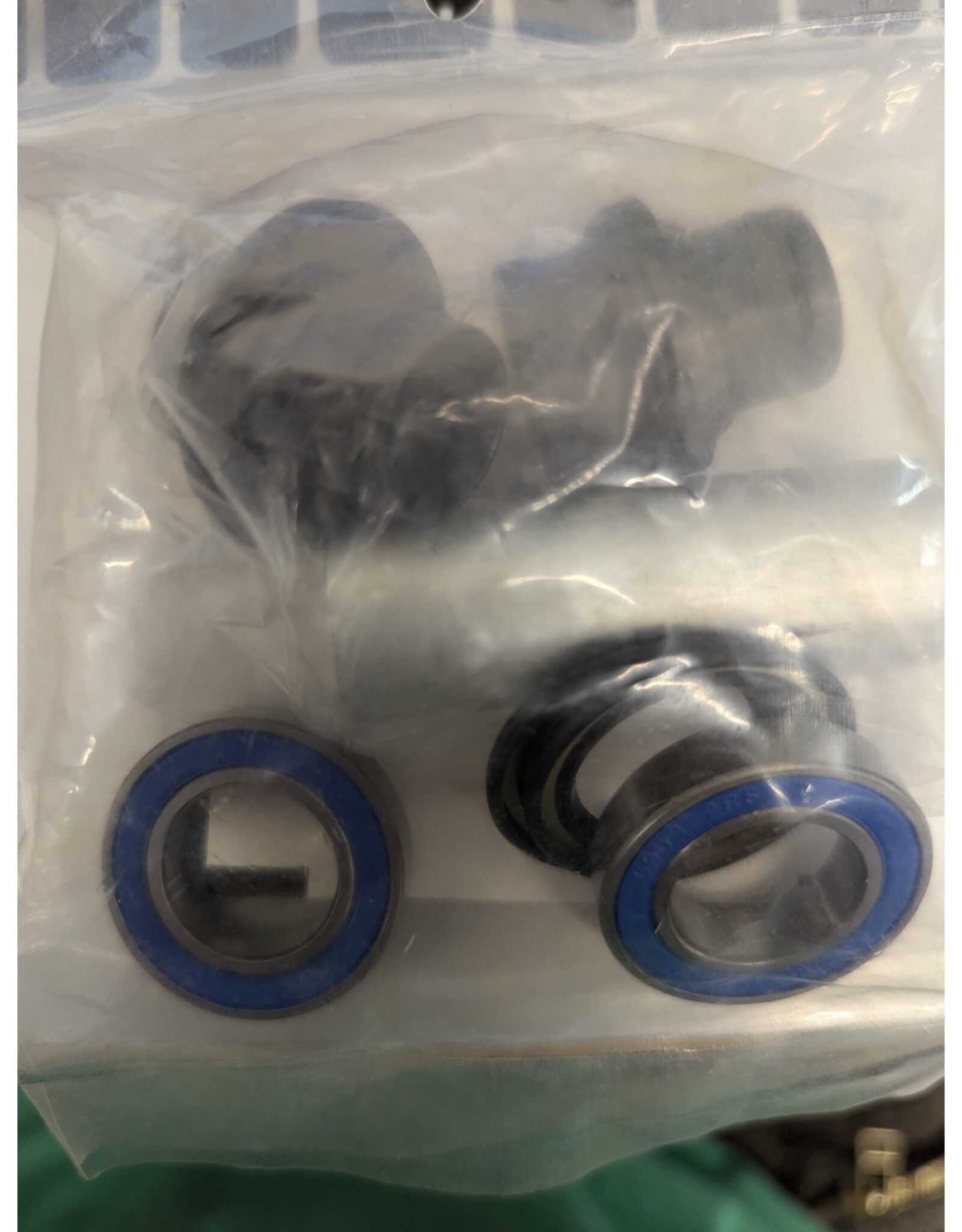 Shimano Shimano HB-MT410 COMPLETE HUB AXLE