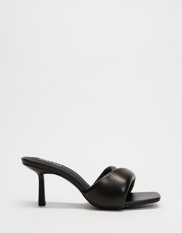 alias mae ari heel