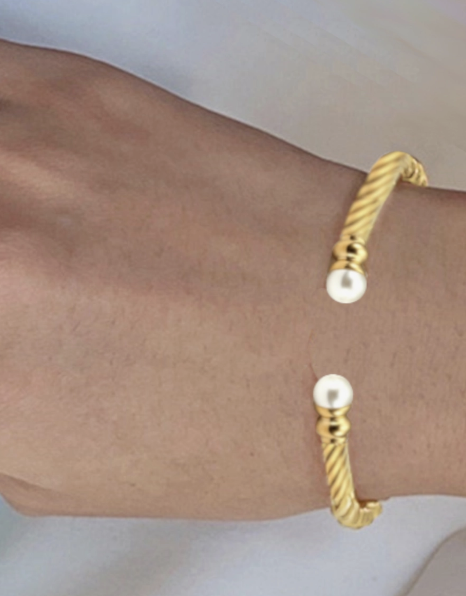 Peachy Pendants Gold Twist Cuff with Pearl Ends