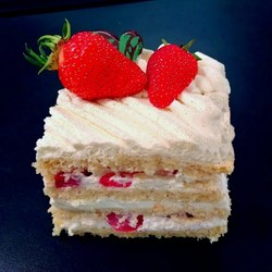 MISS MARIE Strawberry Shortcake  (4 to 6 servings)